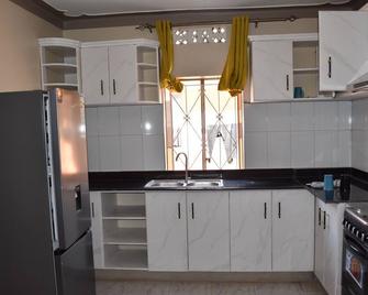Very Beautiful accommodation suitable For Your Stay! - Jinja - Kitchen
