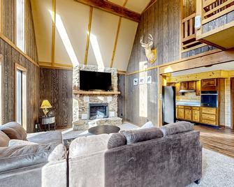 Patel's Cozy Chalet - Nashville - Living room