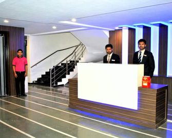Hotel Crown - Rajkot - Recepción