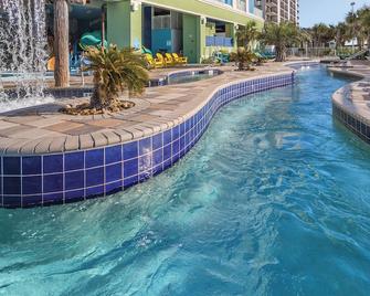Myrtle Beach, Sc: 3 Bedroom Deluxe Ocean Front Room: Lazy River, Beach & More! - North Myrtle Beach