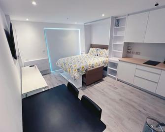 Rockside Studio Gibraltar - Gibraltar - Bedroom