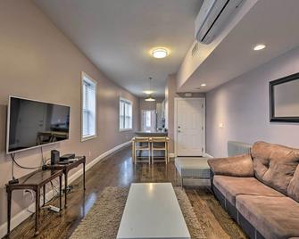 Boston Apartment 10 Mi to Top Universities - Revere - Living room