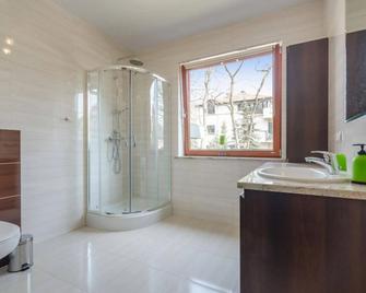 دوم آند هاوس - أبارتمينتس سوبوت كامييني بوتوك - سوبوت - حمام