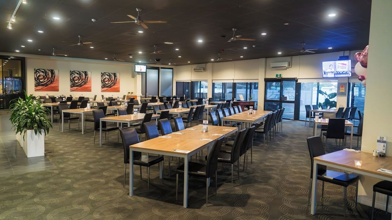 Sundowner Motel Hotel