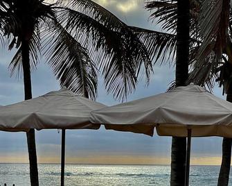 Las Palmas Pe0ple - Room with large private bathroom in La Isleta - Las Palmas de Gran Canaria