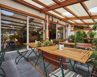 Flair Hotel Landgasthof Roger - Löwenstein - Patio