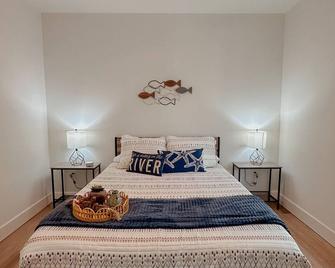 Escape to Serenity on Big Cypress River - Karnack - Bedroom