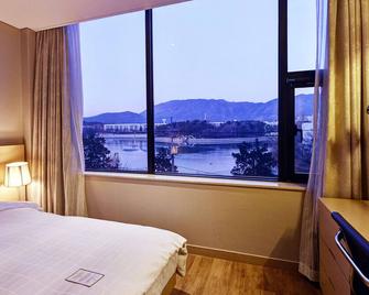 Hotel Avenue - Changwon - Bedroom