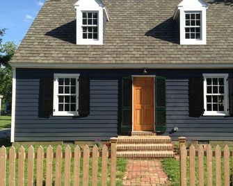 Carpenter St. Cottage In The Heart Of St Michaels Village - Large Screened Porch - Saint Michaels - Edificio