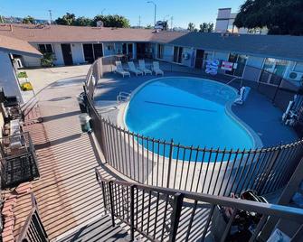 Lanai Motel - אלהמברה - בריכה