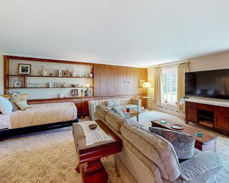 Benton Farmhouse - بين يان - غرفة معيشة