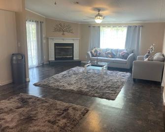 7872 Modern & spaces 3-bedroom house with AC and WiFi in wonderful Sneads. - Sneads