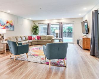 Davis Island Home w/ Lanai: 3 Mi to Downtown Tampa - Tampa - Sala de estar