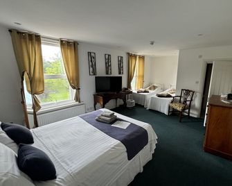 Hookwood Lodge - Horley - Bedroom