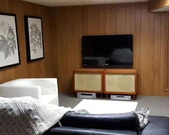 Cool furnished Apartment Near Downtown Escanaba - Escanaba - Sala de estar