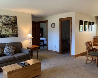 Winwood Condominiums by Windham Mountain Club - Windham - Wohnzimmer