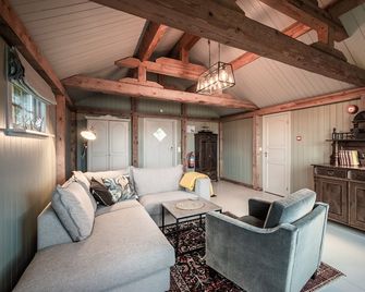 Håholmen Havstuer - by Classic Norway Hotels - Averoy - Living room