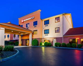 Best Western Plus Strawberry Inn & Suites - Knoxville - Building