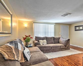 Family Home with Lanai and Yard in Port Richey! - Port Richey - Living room