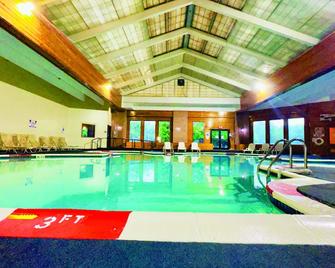 Pocono Resort Conference Center - Pocono Mountains - Lake Harmony - Pool