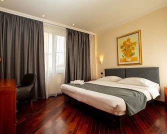 Hotel Pushkin - Oral