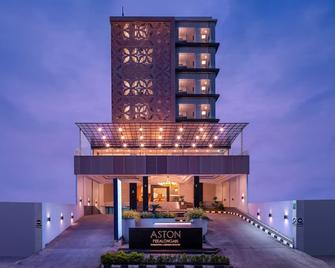 Aston Pekalongan Syariah Hotel & Conference Center - Pekalongan - Gebäude