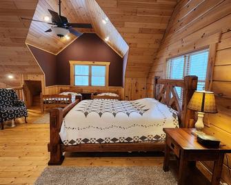 Location Beautiful Custom Log Cabin By Dells,next To Wi Riverskifireplace - Lyndon Station - Спальня
