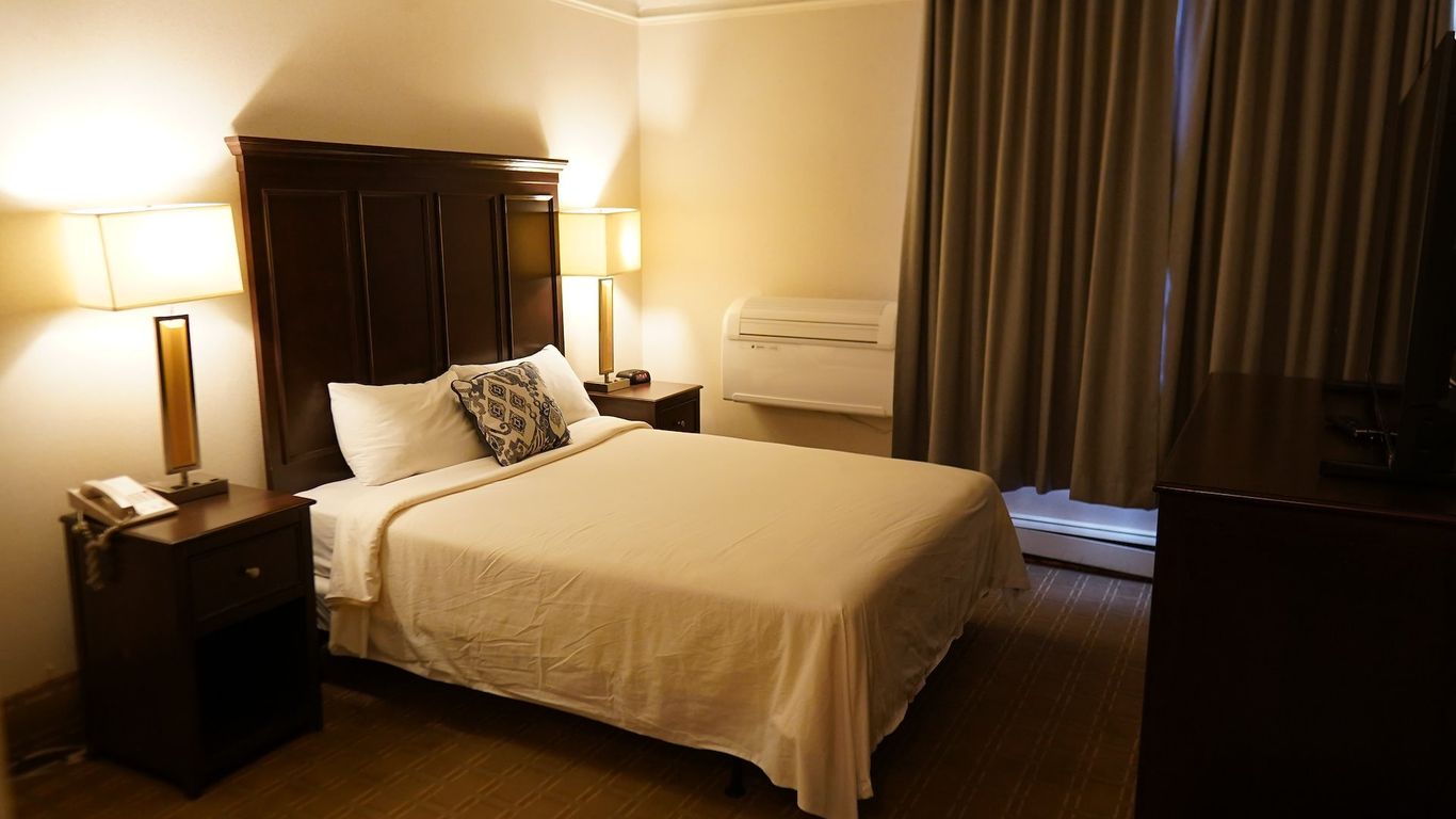 Prince Arthur Waterfront Hotel & Suites