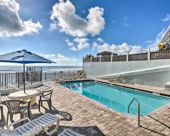 Airy Oceanfront Condo Steps to Daytona Beach - Daytona Beach - Pool