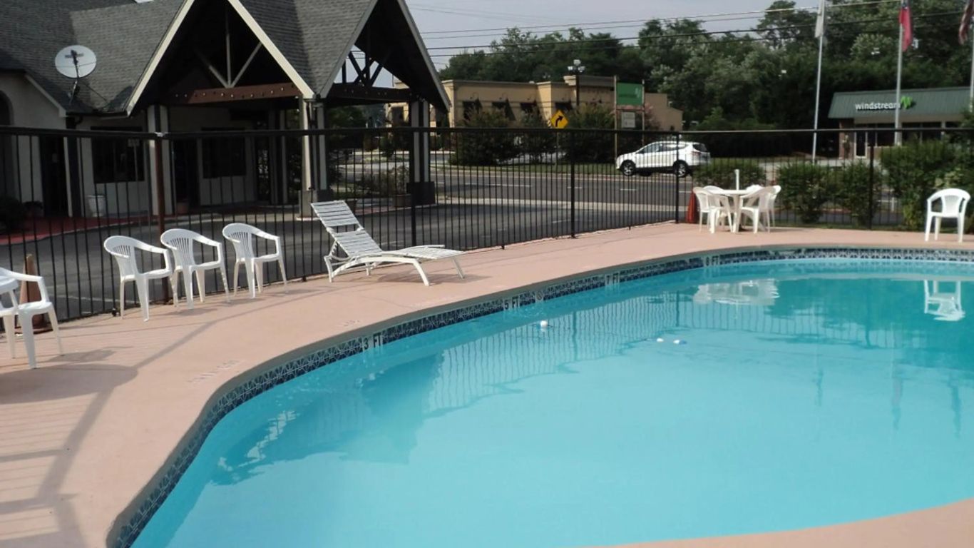 Knights Inn Cleveland