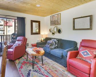 Ski-In Red River Retreat Balcony, Mountain Views! - Red River - Sala de estar