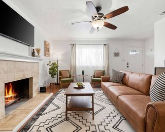 Charming 3br/2ba W/ Style, Adventure & Convenience - Rancho Cordova - Olohuone