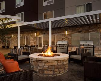 TownePlace Suites by Marriott Janesville - Janesville - Patio