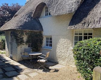 Beautiful 350 Year Old New Forest Thatched Cottage - Near The Sea - Lymington - Patio
