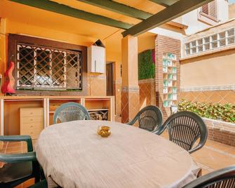Chalet en Algeciras Con Piscina, Paddle a 4 Minutos de Playa de Getares - Algeciras - Patio
