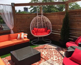 Two Peas Pod Hostel - Toronto - Patio