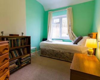 Oak House in Mid Wales with Log Burner By Seren Short Stays - Machynlleth - Bedroom