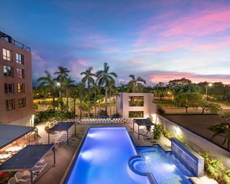 DoubleTree by Hilton Esplanade Darwin - Darwin - Piscina
