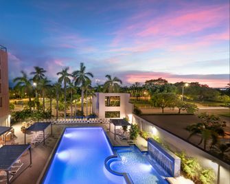 DoubleTree by Hilton Esplanade Darwin - Darwin - Pool