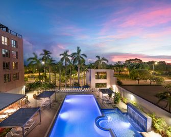 DoubleTree by Hilton Esplanade Darwin - דארווין - בריכה