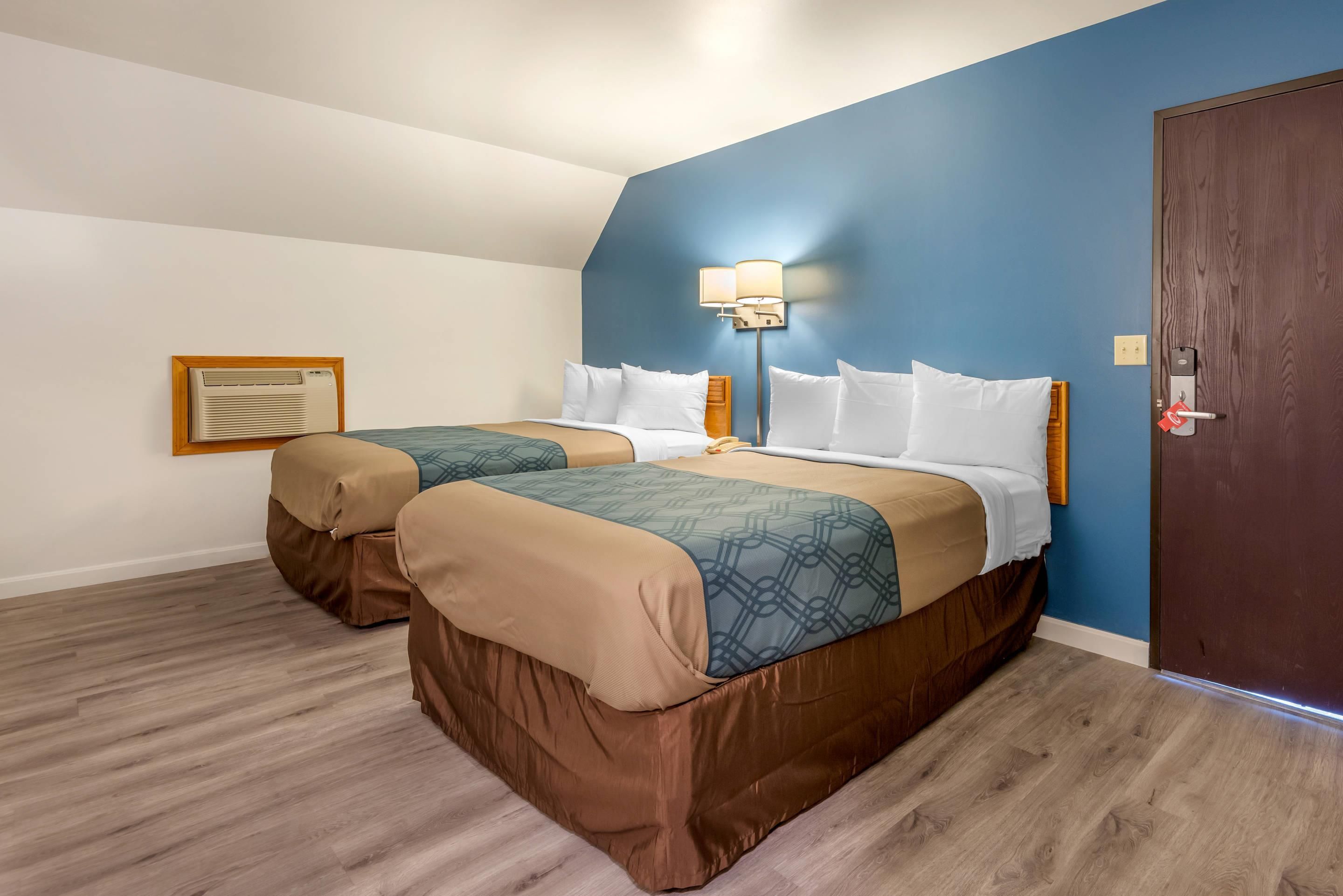 Econo Lodge Saint Albans - Saint Albans - Bedroom