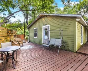 Country Cottage Retreat with Family Fun Activities - Wylie - Patio