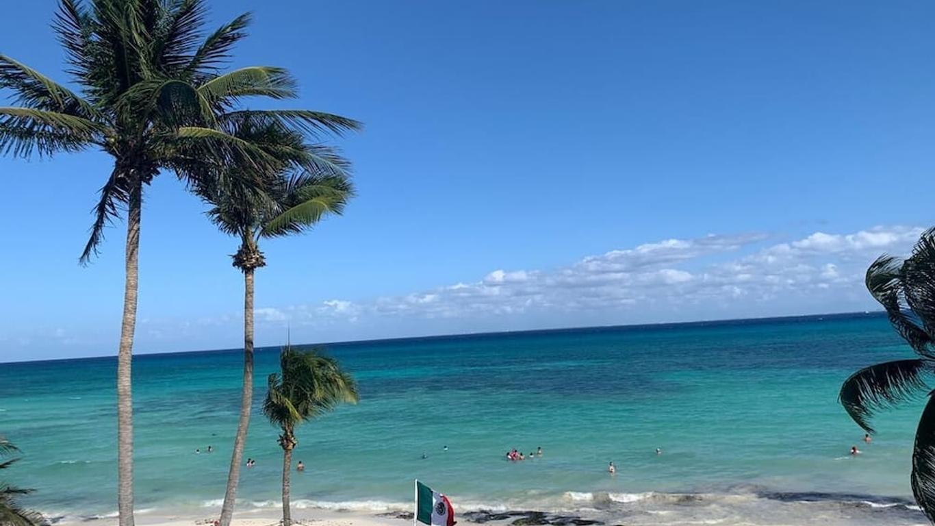 Pelicano Inn Playa del Carmen - Beachfront Hotel