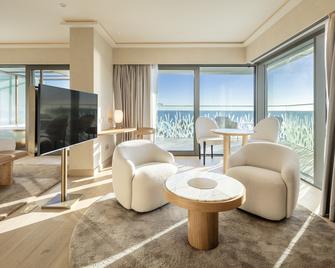 إيفولوشين كاسكايس ٕستوريل هوتل - كاسكايس - غرفة معيشة