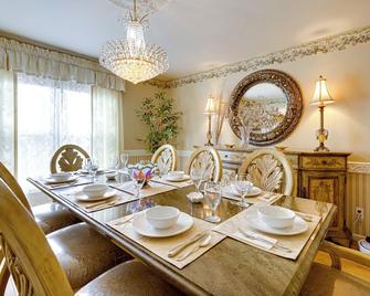 Charming Bay Head Retreat - Half-mi to Beach! - Bay Head - Dining room