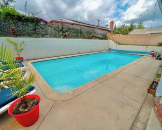 Exquisite Home With Pool, Bbq, Yoga Room & Gym - Los Ángeles - Piscina