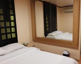 Suriwongse Hotel - Bangkok - Habitació