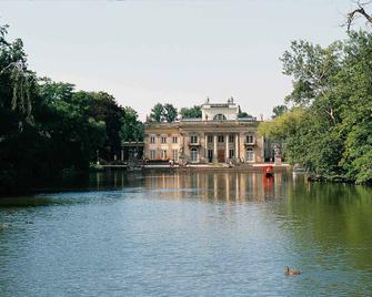Hotel Mercure Warszawa Airport - Warsaw - Building
