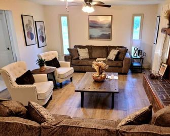 Judy House - Hammond - Stue