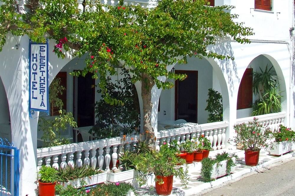 Hotel Eleftheria - Parikia - Outdoors view